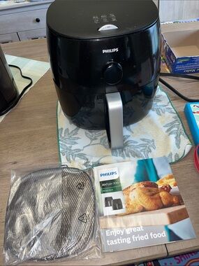 Philips Black Airfryer with Silver Handle and Recipe Book